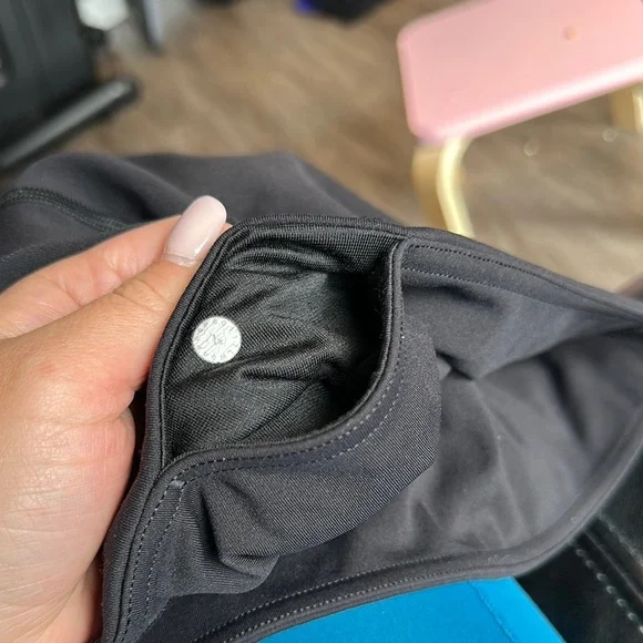 Lululemon Black leggings size 4 - Picture 3 of 3